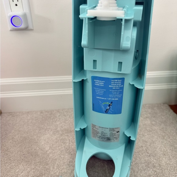 SodaStream Aqua Sparkling Water Maker - Picture 5 of 6
